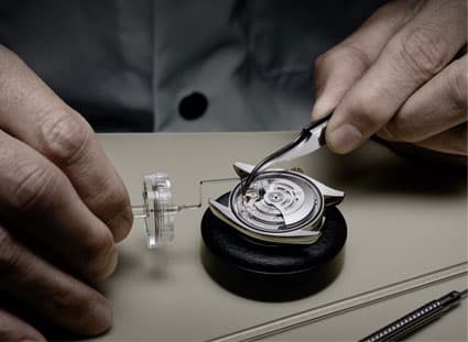 积家手表钢带怎么开